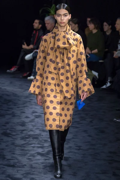 Look 2